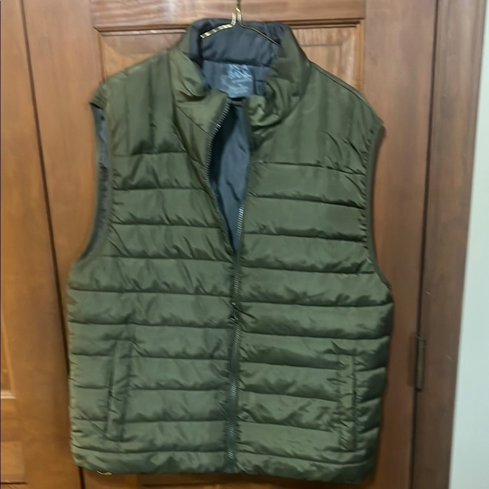 Jos. A. Banks Reversible Green and Blue Puffer Vest Size Medium